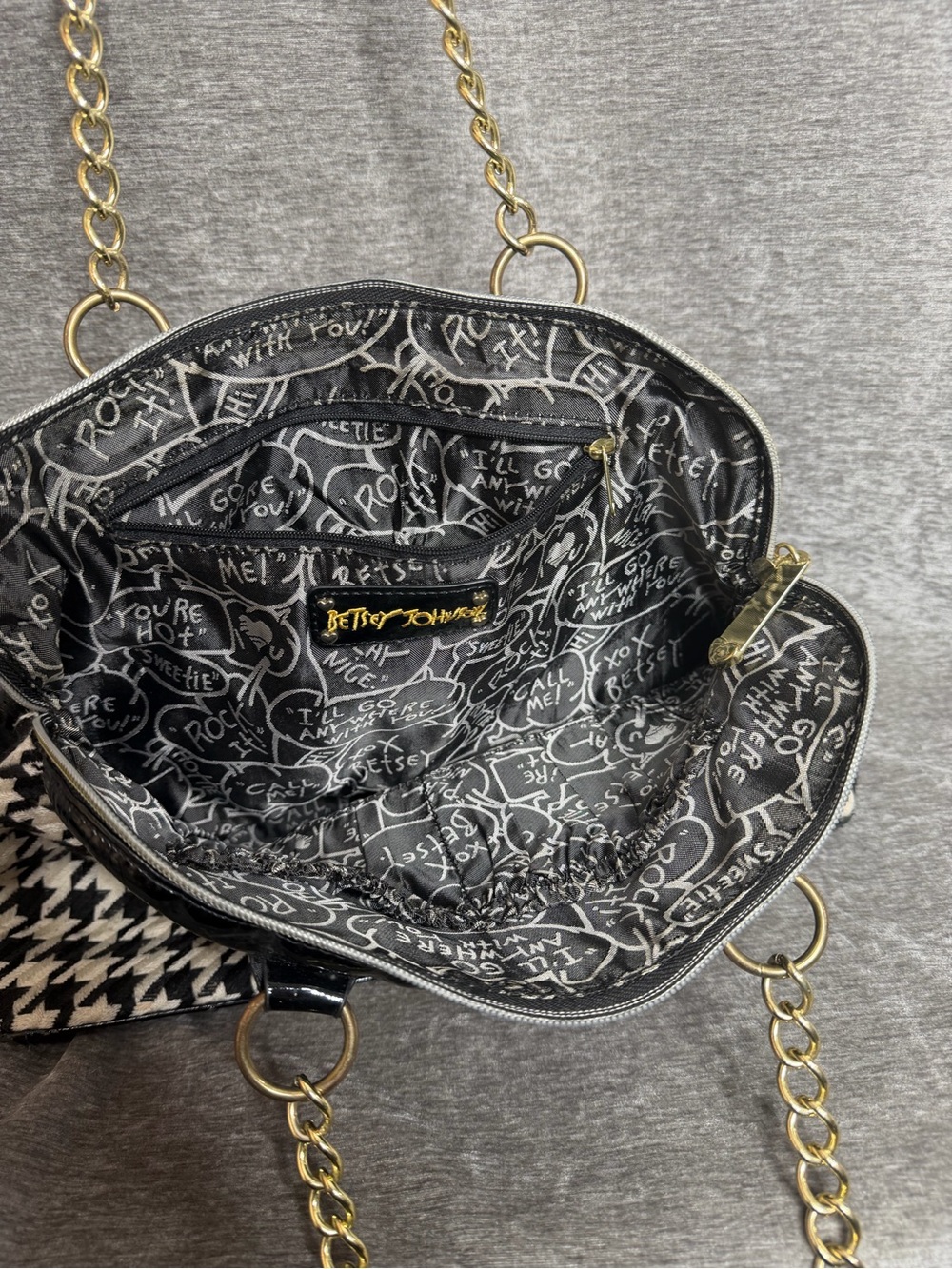 Betsey Johnson Black & White Houndstooth Chain Strap Shoulder Bag - Picture 3 of 4